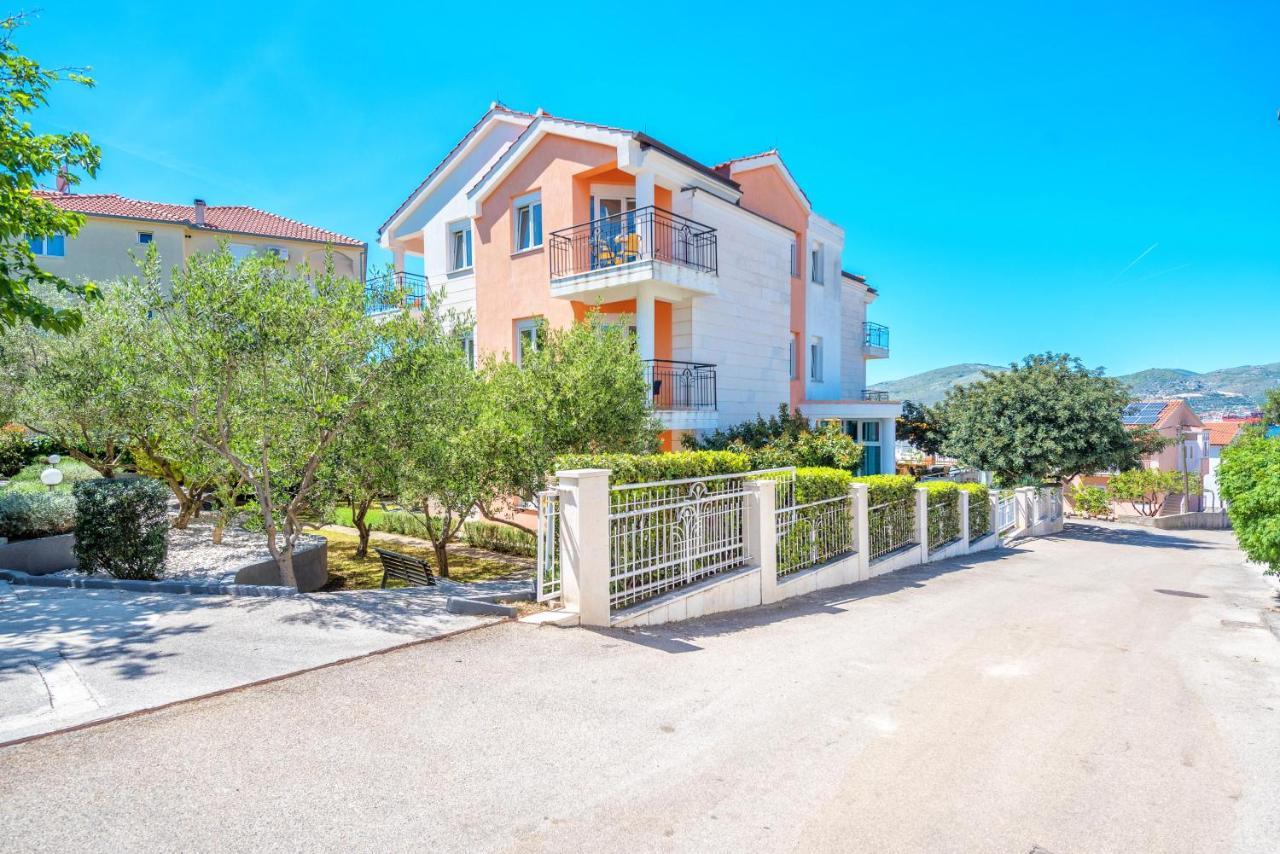 Villa Mihaela Trogir Exterior photo